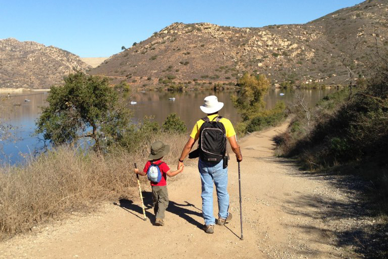 Daddy-Sean-hiking-sml.jpg (766×511)